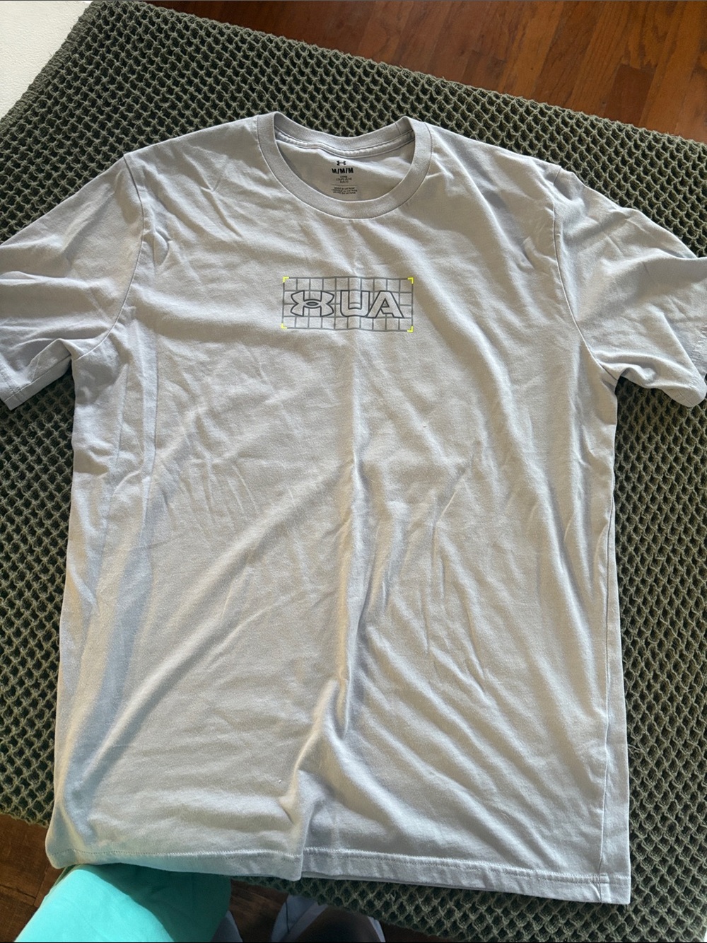 Under Armour Men’s Light Gray Crew Neck Logo Tee
